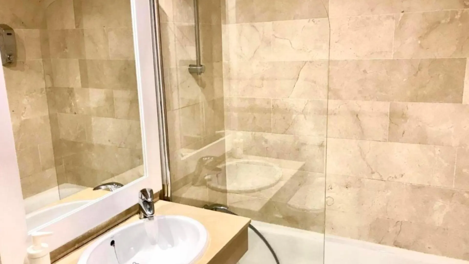 Marbella - Alicate Beachfront Apartment- 8 0*,