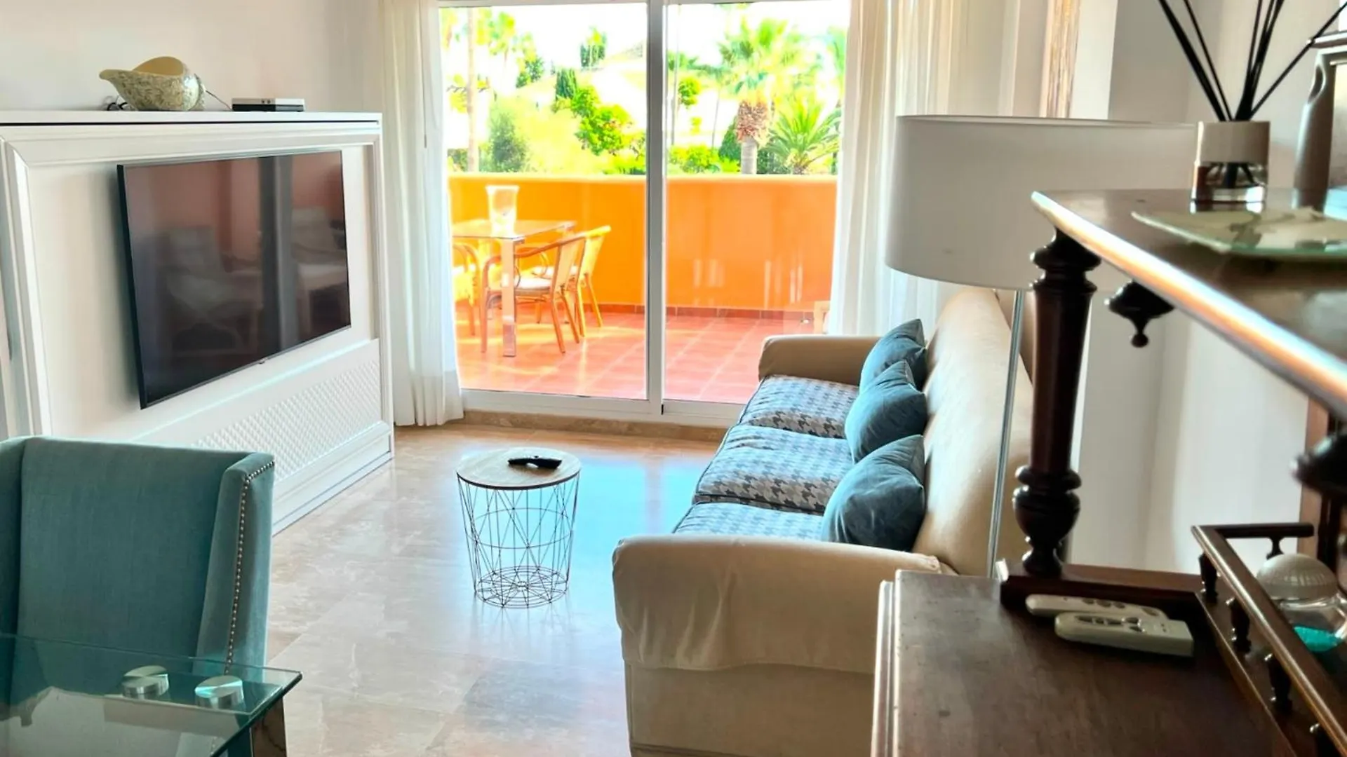 Marbella - Alicate Beachfront Apartment- 8 0*,  Spain